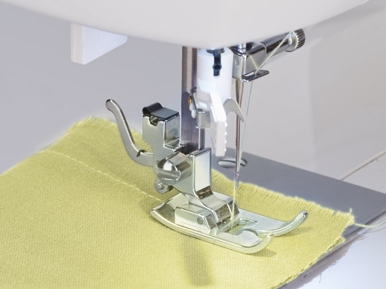 Sewing Machine "Singer Brilliance 6180"
