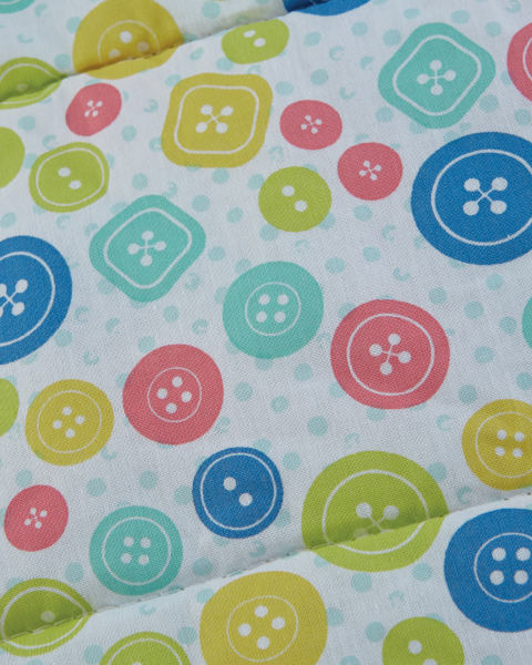 Button Design Baby Quilt Set