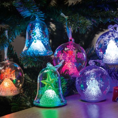 Gläserne Weihnachtsdekoration mit LED-Licht
