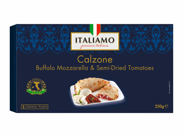 Calzone cu mozzarella de bivoliță și roșii