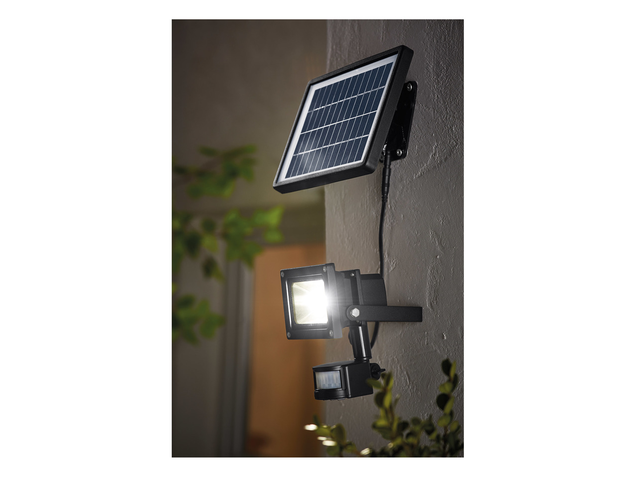 Livarno Lux LED Solar Light with Motion Sensor1