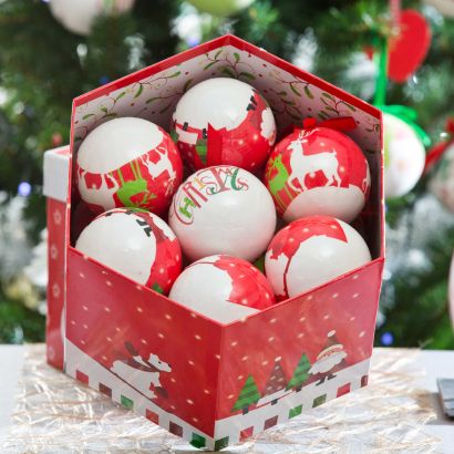 Set van 14 bedrukte kerstballen in vensterdoos