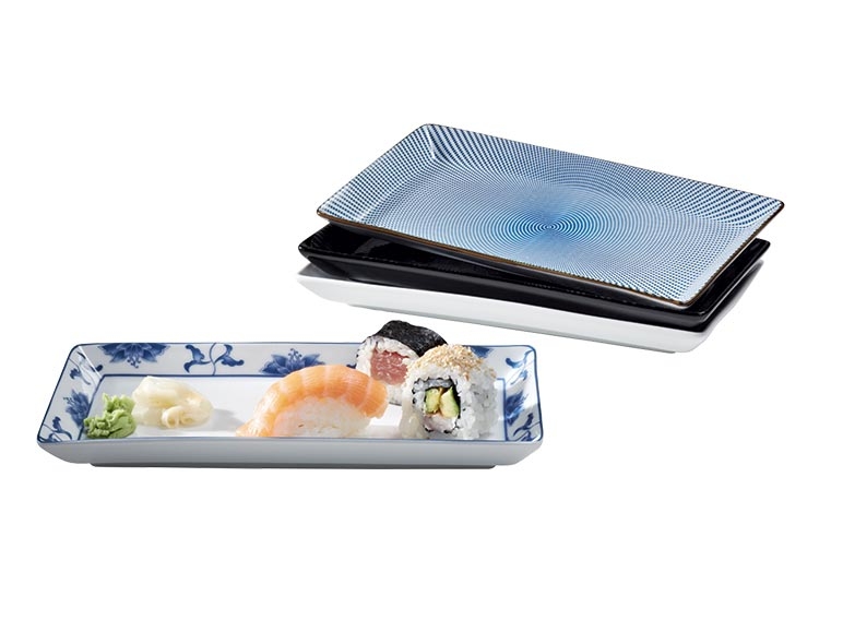 2 plateaux à sushis