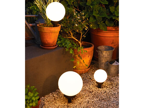 Lampada LED da giardino ad energia solare