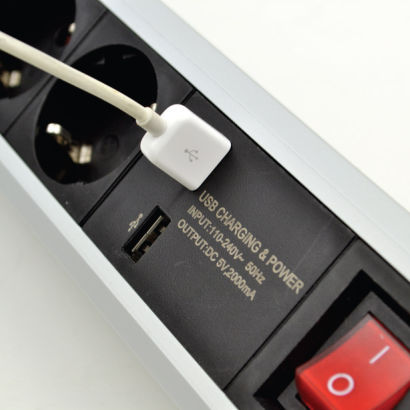 Bloc multiprises avec rechargement par USB