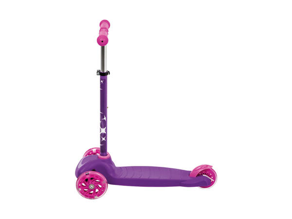 Playtive Junior Tri-Scooter With LED Wheels1