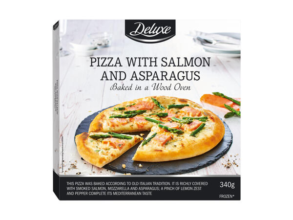 Pizza con asparagi e salmone