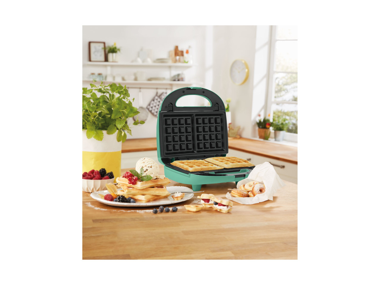 Silvercrest Waffle Maker with Interchangeable Plates1