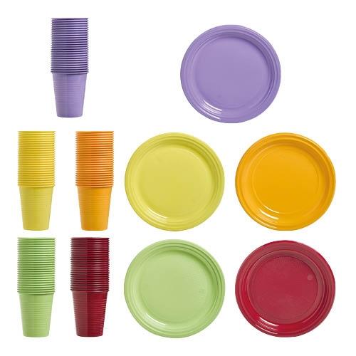 Vaisselle en plastique colorée