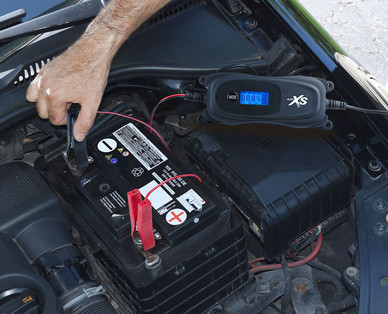 AUTO XS Autobatterie-Ladegerät