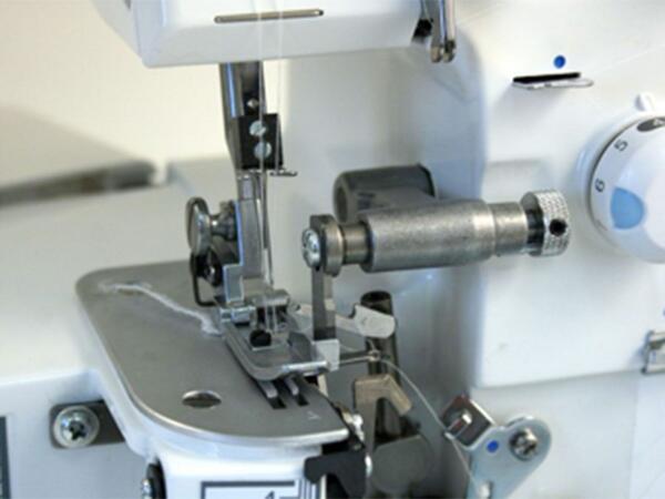 Máquina de coser Toyota Overlock TOL4D 105 W