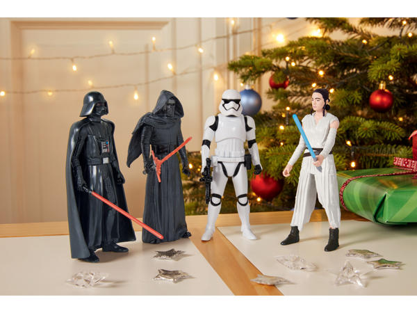 Assorted Star Wars Figures / Lightsabers