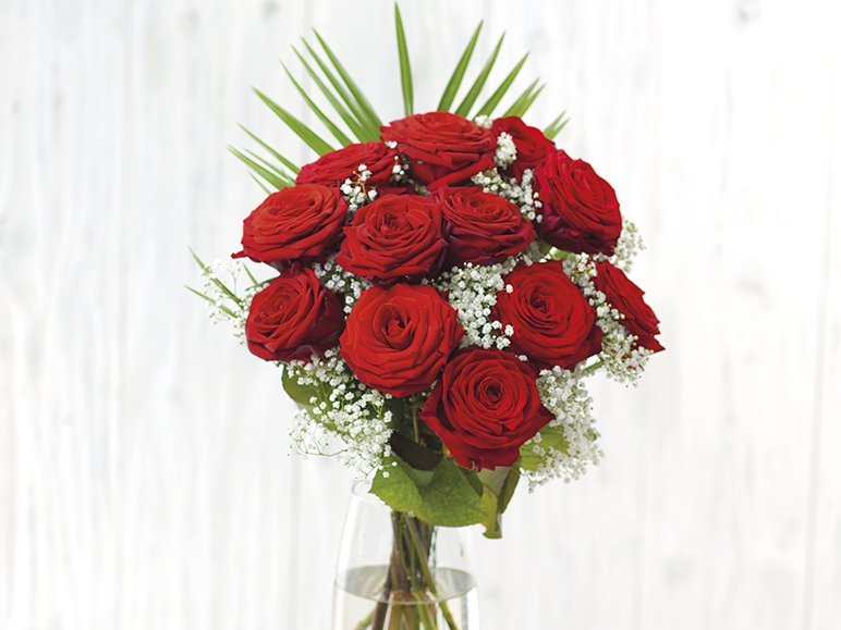 Deluxe dozen large red naomi roses