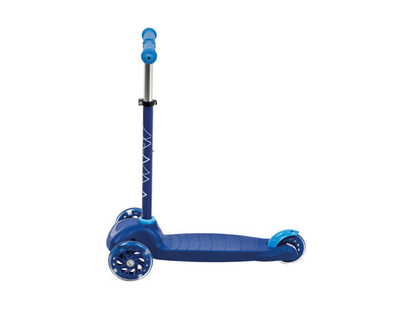 At give tilladelse ordlyd magnet Playtive Junior Tri-Scooter With LED Wheels1 - Lidl — Great Britain -  Specials archive