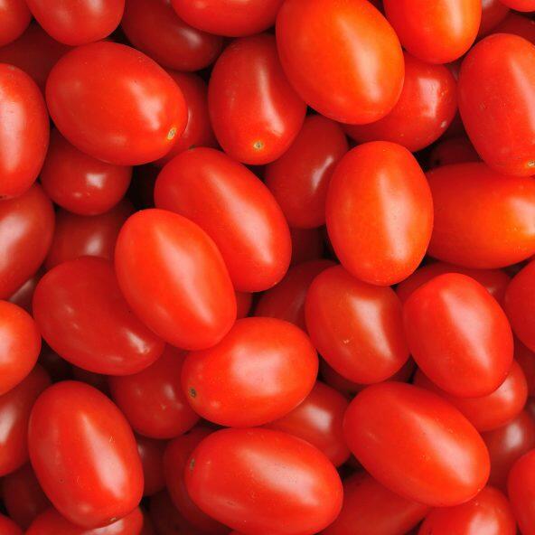 Tomates cerises allongées