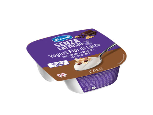 Lactose-free yogurt Fior di Latte with cereals and chocolate biscuits or with vanilla yogurt and raspberry