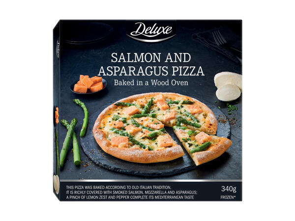 Pizza au saumon et aux asperges