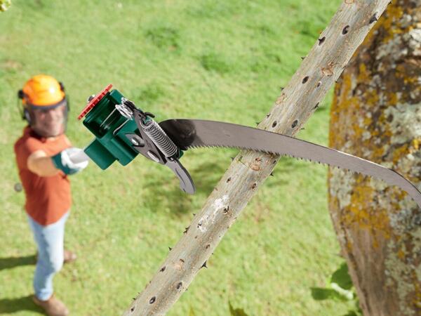 Extendable Tree Pruner with Saw