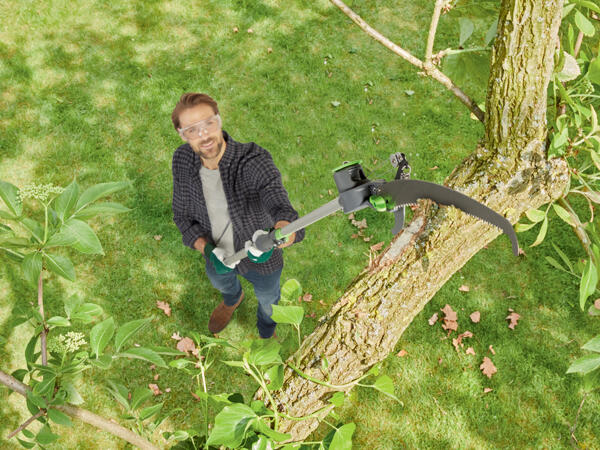 Extendable Tree Pruner with Saw