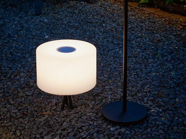 Lámpara inalámbrica LED de pie para exteriores trípode