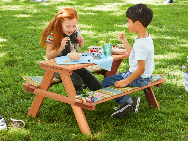 Tavolo con panche per bambini